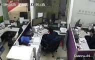“钱不是我的，但必须取出来！” 大庆女子银行坚持取现10.6万，警方到场发现……
