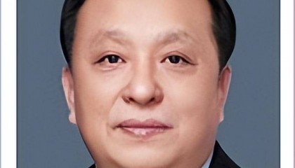 中组部有关负责同志宣布中央决定：他们的职务调整