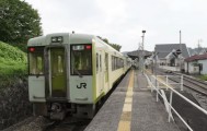 日本一火车车顶现男尸，面部朝下后脑勺流血，行驶一天后才被发现