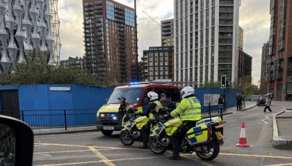 美国驻伦敦大使馆发现可疑包裹 警方已封锁周围地区