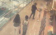 襄阳女店员迎客时疑被路过男子伸手性骚扰，店长冲出第一时间制服，当地：男子已被行拘