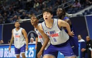 第16顺位归属开拓者！用天赋和努力握紧机遇，杨瀚森20岁生日登陆NBA