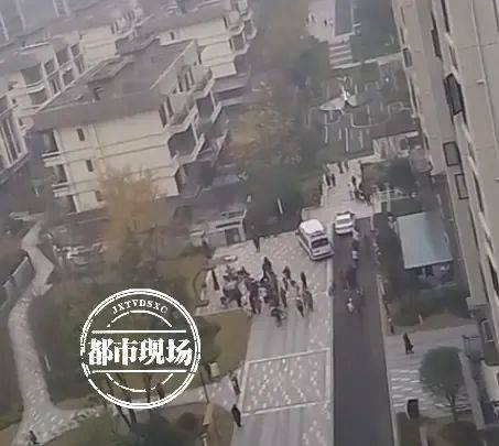 7岁孩子坠楼身亡！网友称事发时，其父正在装修作业？