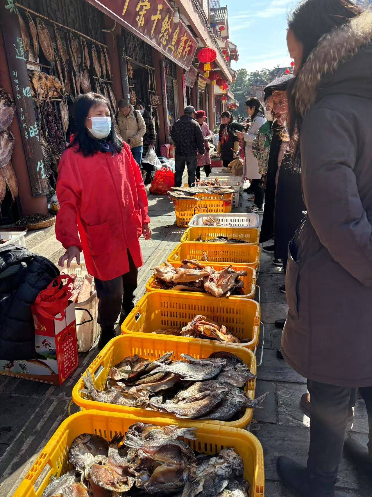 探访武汉柏泉“腊味一条街”：鸡鸭鱼鹅皆可“腊”，以“千斤”“万斤”为计量单位