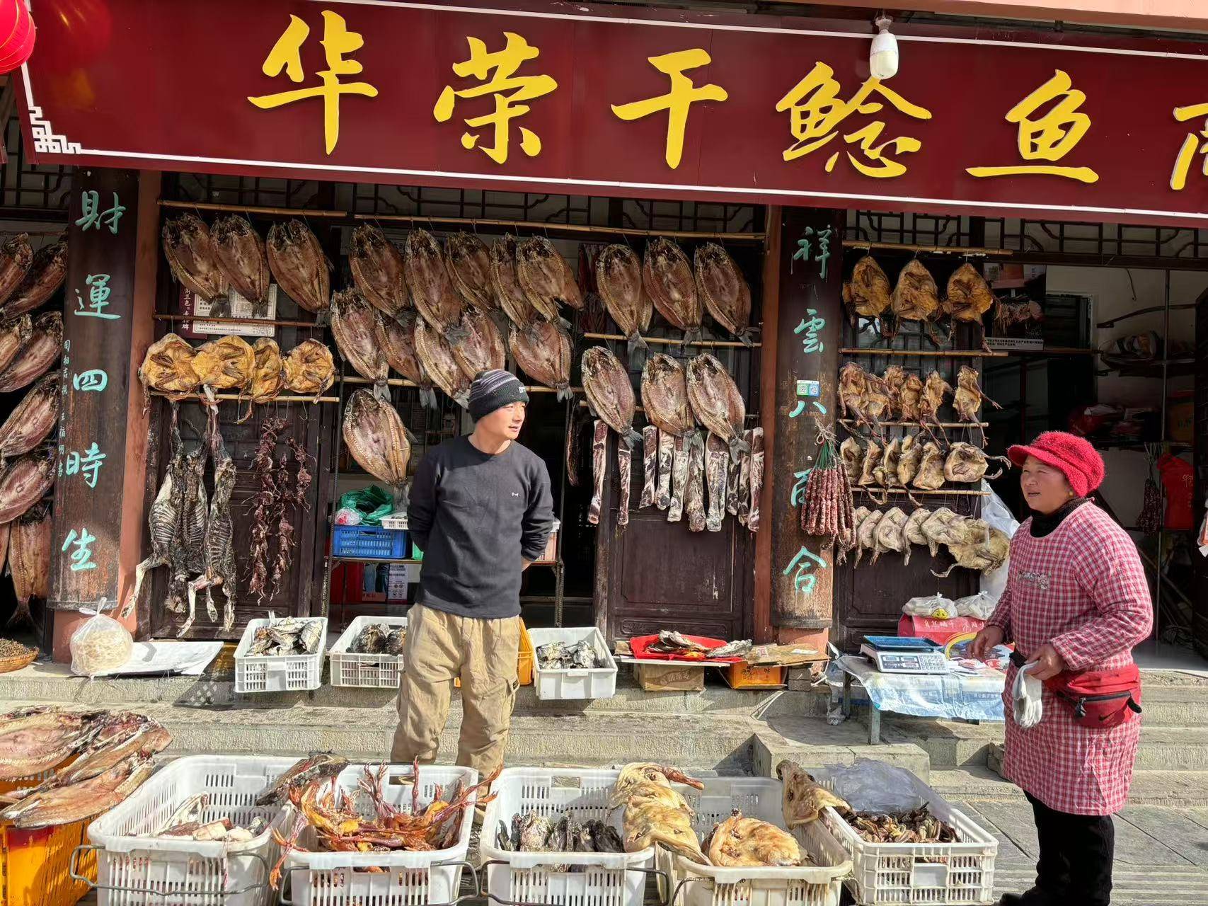 探访武汉柏泉“腊味一条街”：鸡鸭鱼鹅皆可“腊”，以“千斤”“万斤”为计量单位