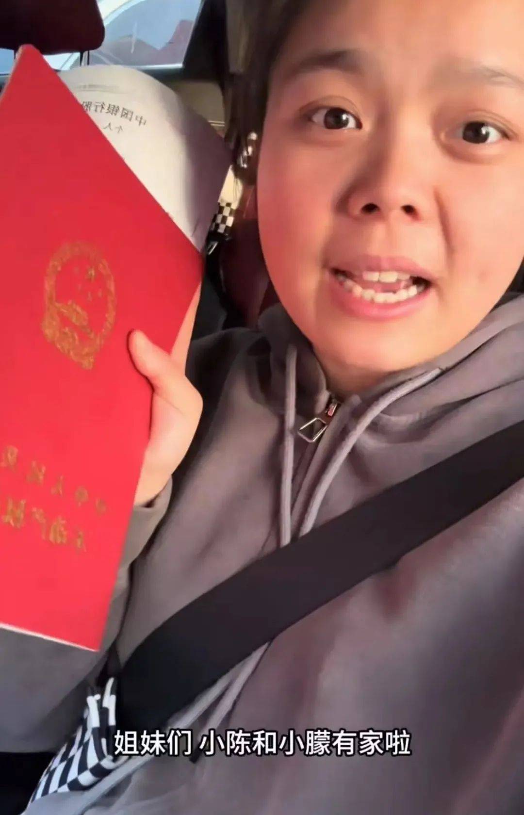 曾被全网心疼的“21岁送外卖单亲妈妈”买房：终于有家了