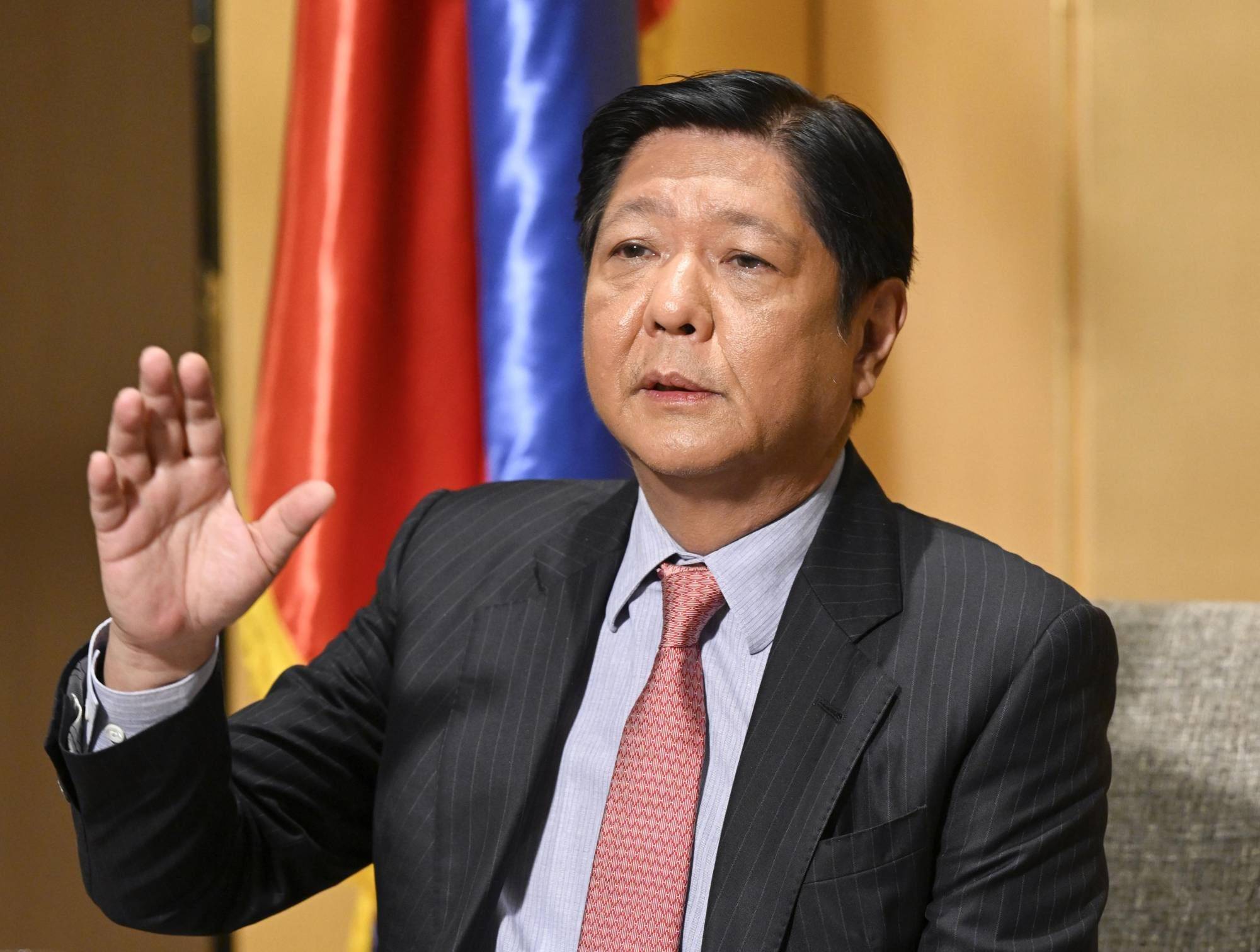 不到5天，抗议人数翻了10倍，杜特尔特回不来了，莎拉将独自出战