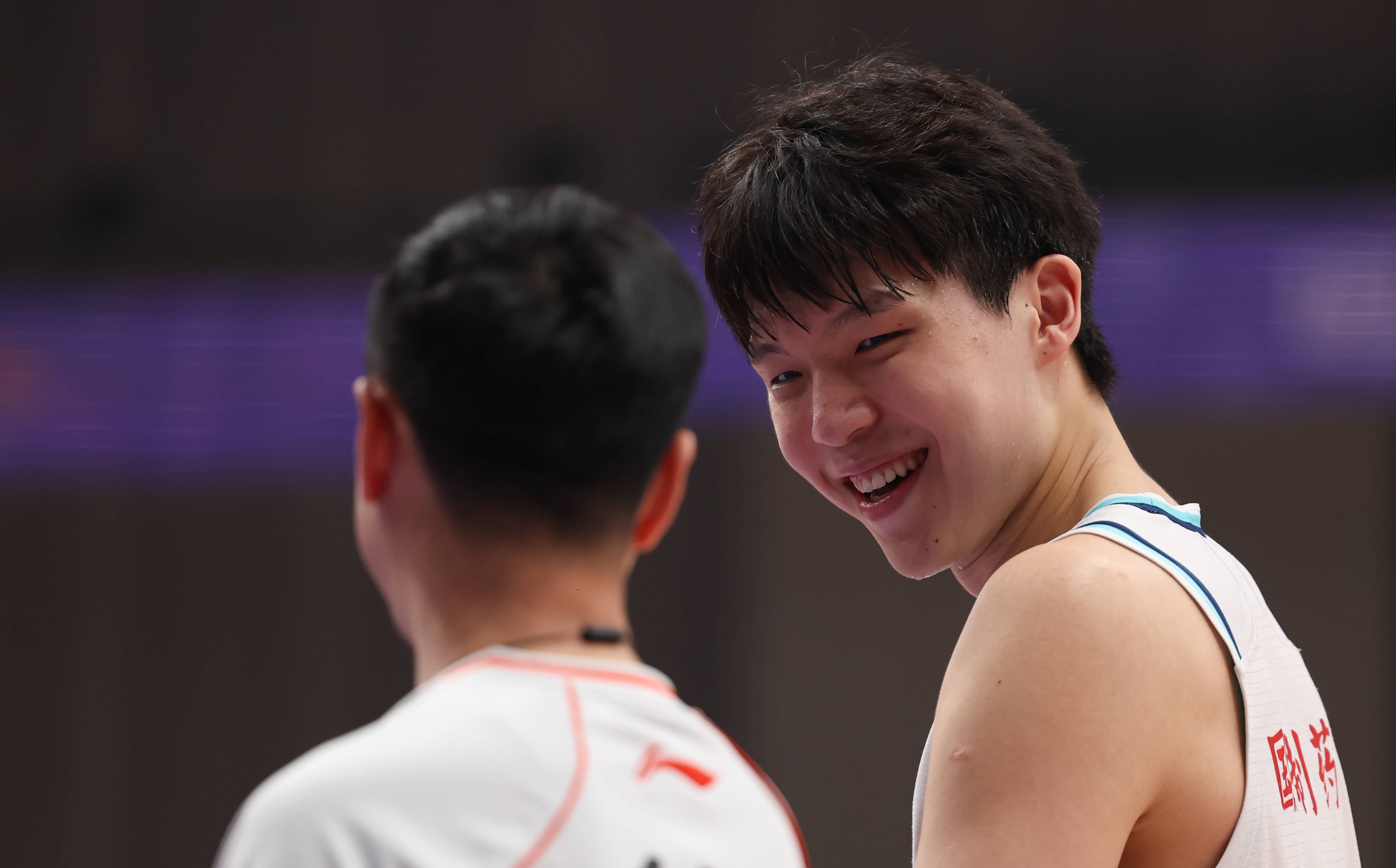 杨瀚森21+9洛夫顿遭驱逐 青岛力克上海取5连胜