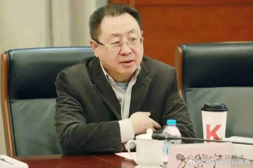 北理工“院士拥吻门”追踪：免职背后的罗生门与学术圈遮羞布