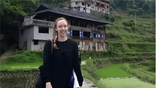 “反华妖女”破防！因为金主1年720亿不给了，曝光美国反华老底！