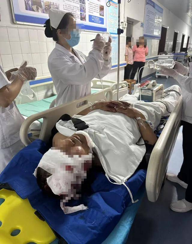 六旬男子骑车被越野车撞飞，女儿发帖：肇事司机是退休法官