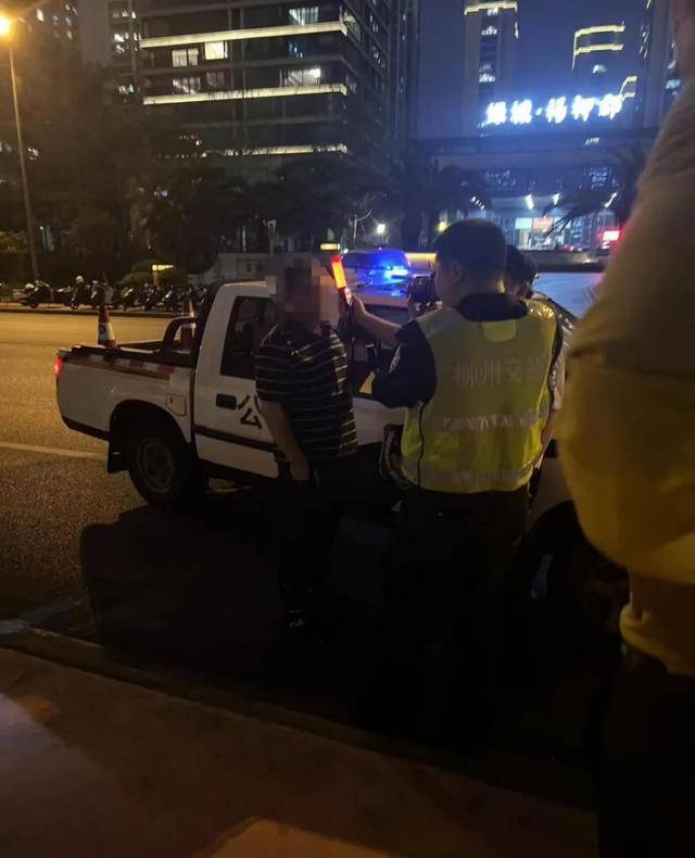 六旬男子骑车被越野车撞飞，女儿发帖：肇事司机是退休法官