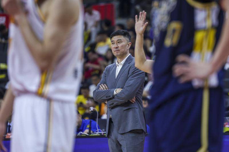 张明池与葛昭宝违规入场被罚2万停赛1场 杜锋潘江连坐