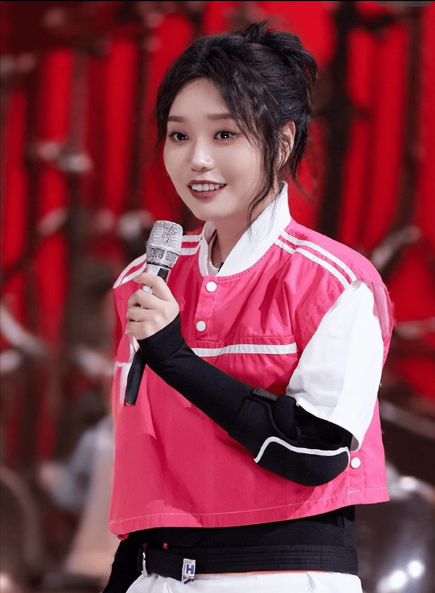 考古|李雪琴公司被举报有财务问题？曾是北大才女在娱乐圈影视综全面开花，这次有大麻烦了？